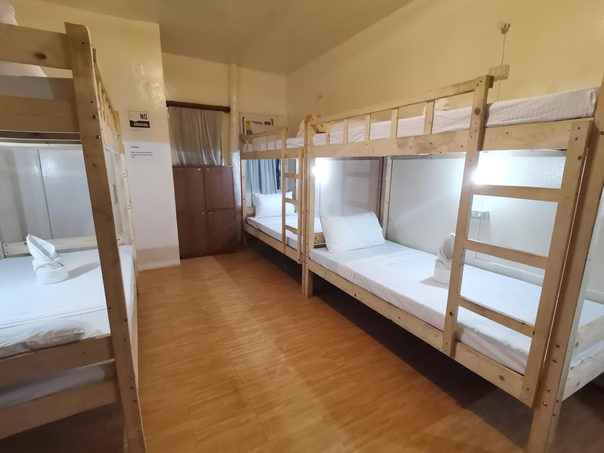 Coron Town Traveller'S Dormitory Eksteriør billede