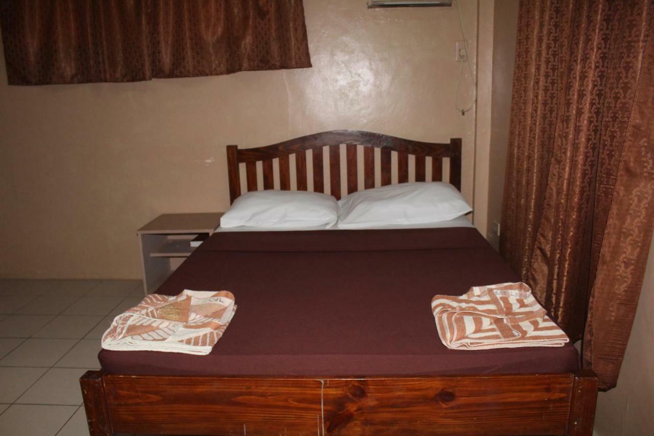 Coron Town Traveller'S Dormitory Eksteriør billede